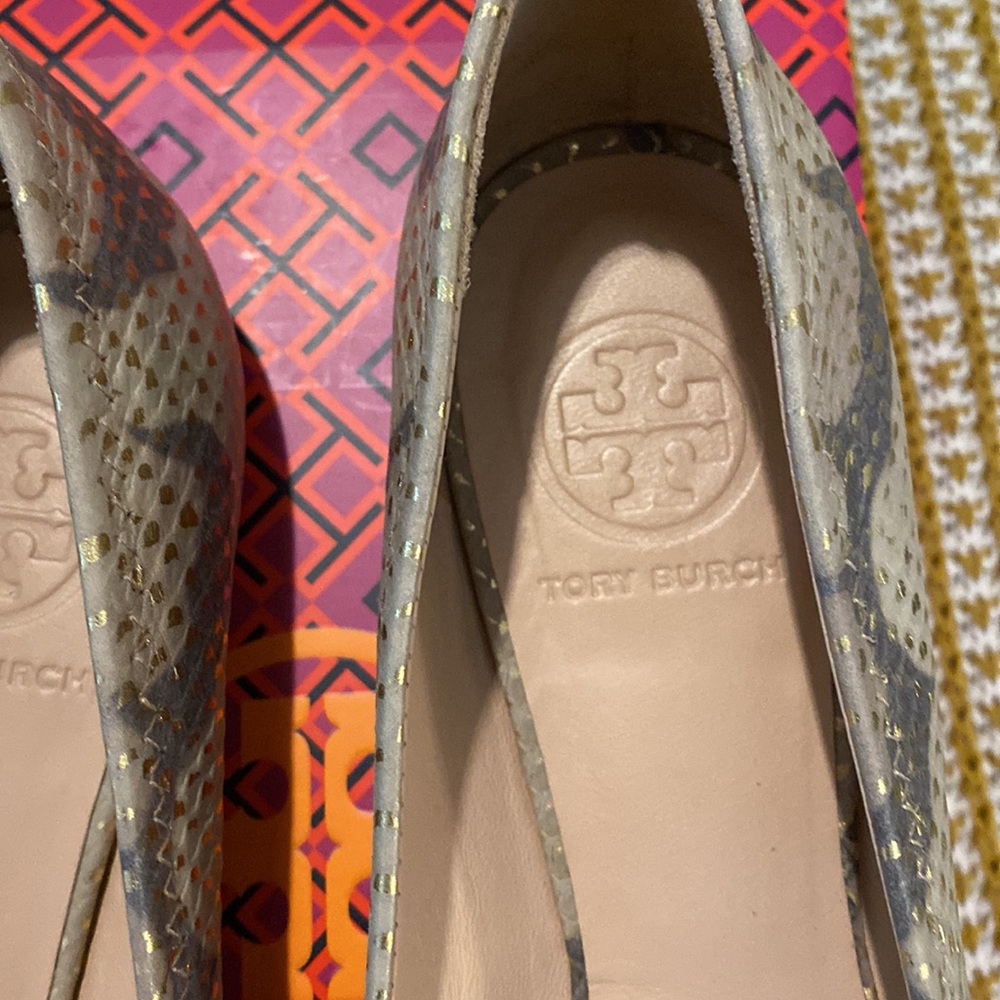 Tory Burch Silver Metallic Logo Ballet Flats - Picture 7 of 8